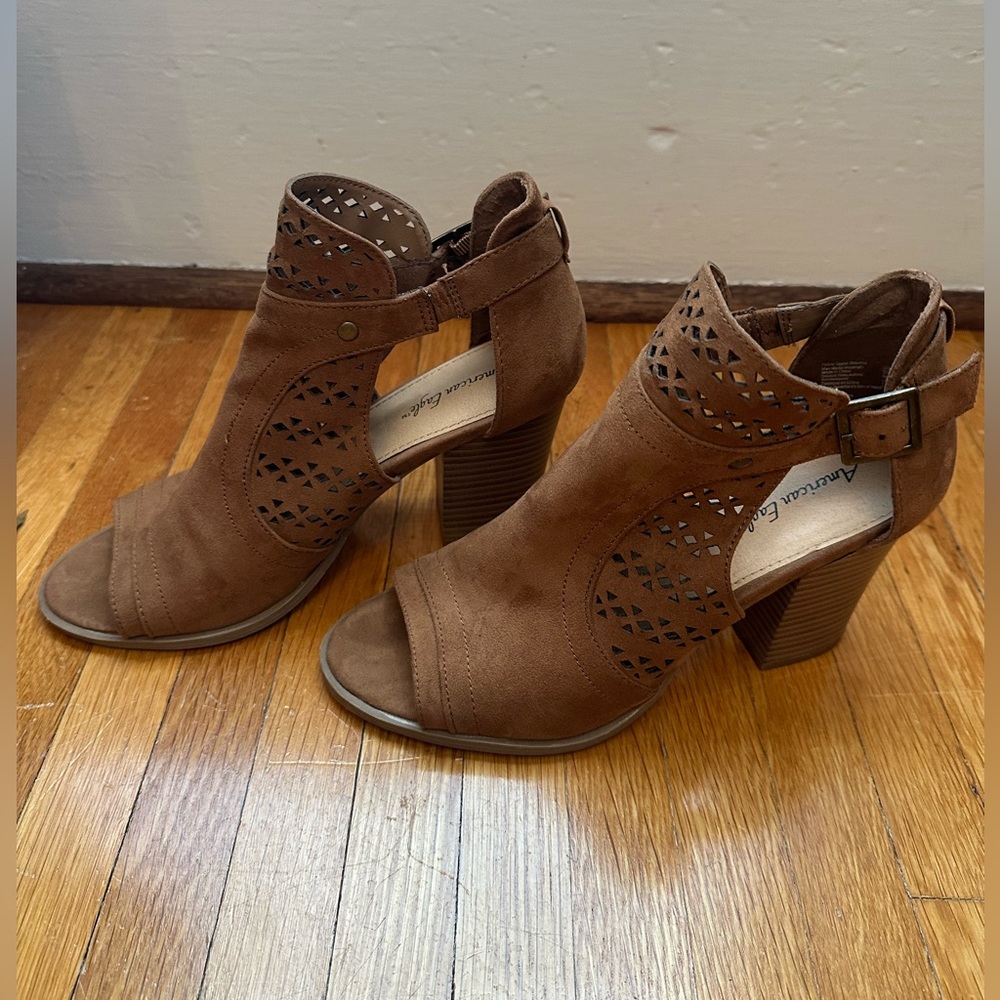 American Eagle brown suede shoes